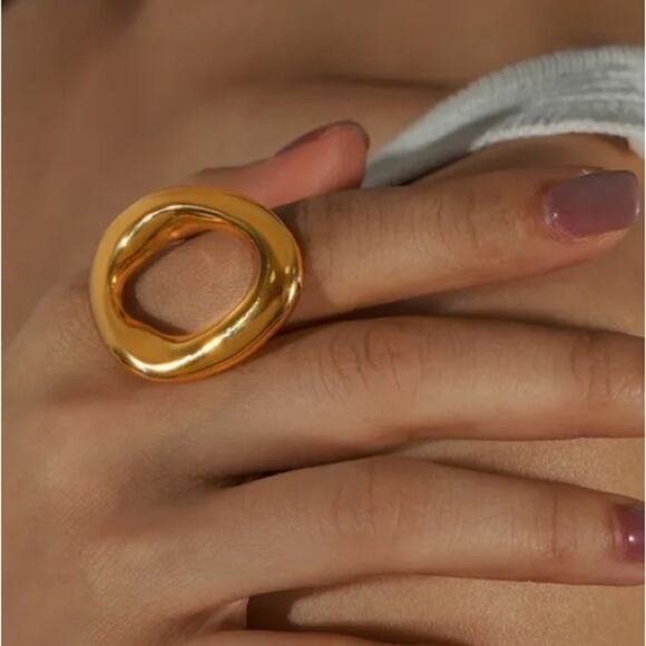 Stainless Steel Hollow Out Gold Ring - Picture 4 of 12